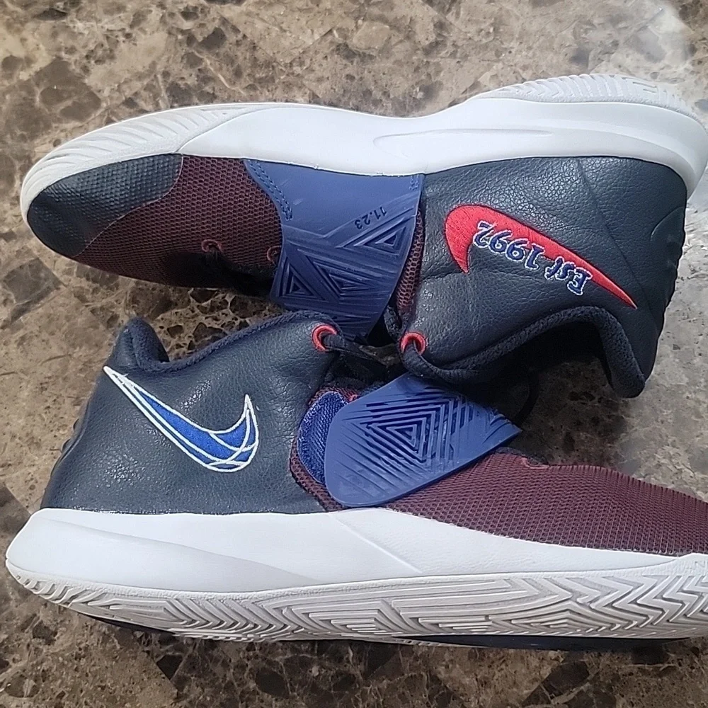 Nike Kyrie Flytrap 3 EP 'Obsidian Boys Youth Size 7 Sneakers